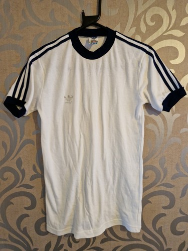 Plain white adidas - 🔥,